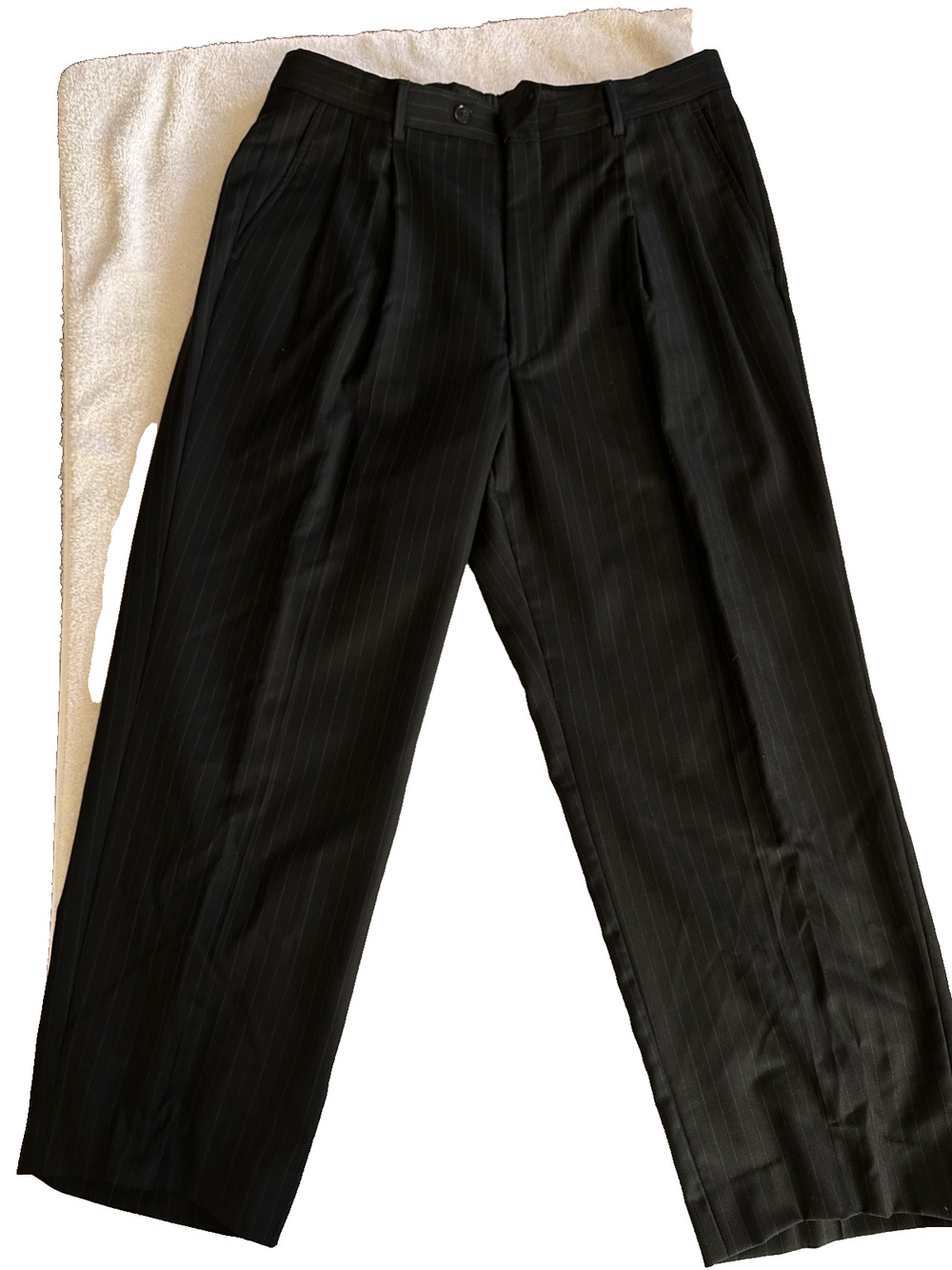 STAFFORD Men's 32 x 27 Wool Navy/Black Stripe Pleated Dress Pants.